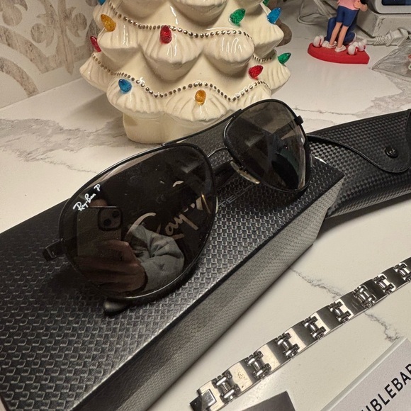 Ray-Ban Dark Gray Aviator Sunglasses carbon fiber